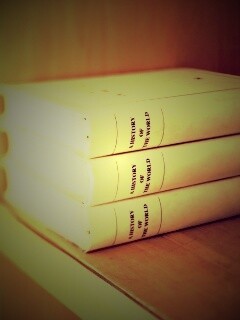 Книги на полке обои