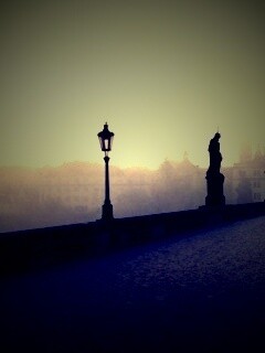 Мост с скульптурами обои