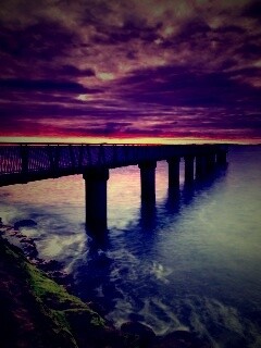 Уходящий в даль причал обои