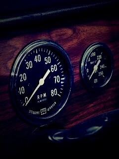 Приборная панель автомобиля Dodge обои