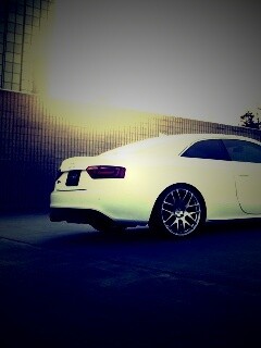 Ауди на парковке обои