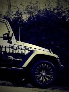 Черный внедорожник обои