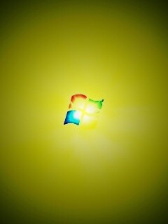 Сочный зеленый логотип Windows 7 обои