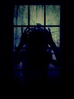 Страшная девоча в окне обои