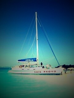 Яхта в голубой лагуне обои