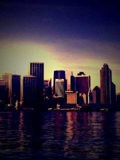 Небоскребы на береговой линии обои