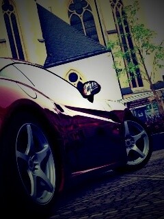 Ferrari на мостовой обои