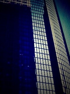 Стеклянная стена небоскреба обои