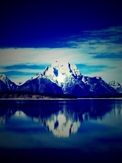 Вид на горы за озером обои