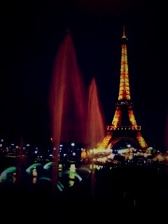 Фонтаны напротив башни Эйфеля обои