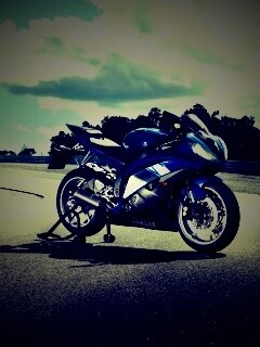 Yamaha R6 на трассе обои