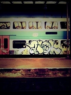 Изрисованный вагон метро обои