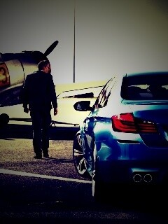 BMW F10 M5 на аэродроме обои