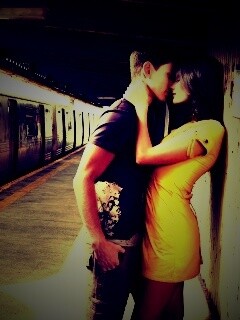 Прощание на станции метро обои