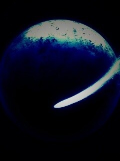 Комента облетает планету обои