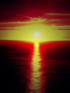 Закат и его отражение в море обои