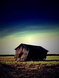 Покосившийся сарай обои