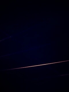 Лучи света на бронзовом фоне обои