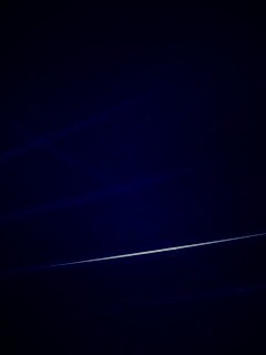 Лучи света на графитовом фоне обои