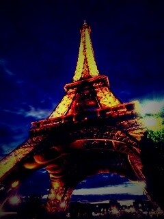 Вид снизу на Эйфелеву башню обои