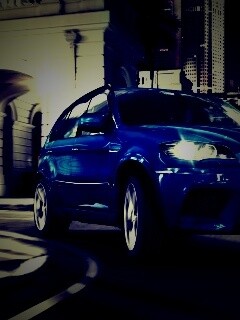 Синий кроссовер BMW обои