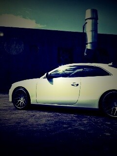 Белый автомобиль обои