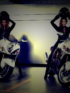 Бейонсе и Джей Ло на мотоциклах обои