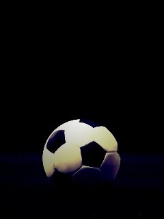 Футбольный мяч на темном поле обои