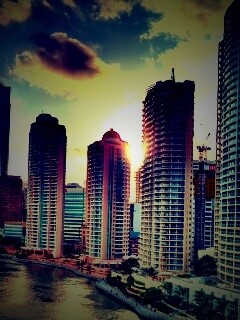 Город на берегу обои