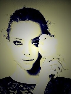 Девушка и попугай обои