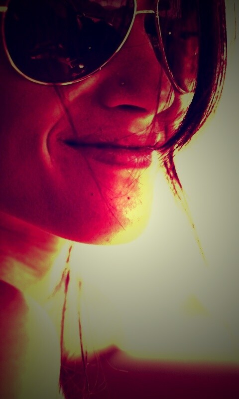 Девушка в очках обои