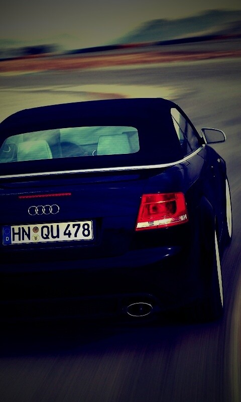 Audi RS 4 с тряпичной крышей обои