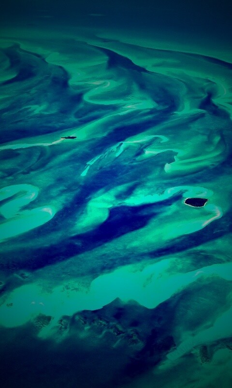 Остров среди лазурных рифов обои