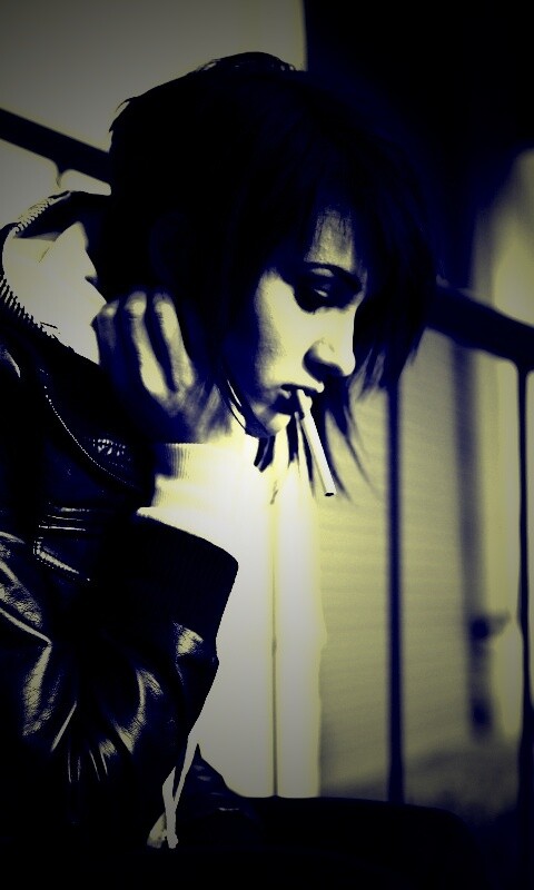 Девушка с сигаретой обои