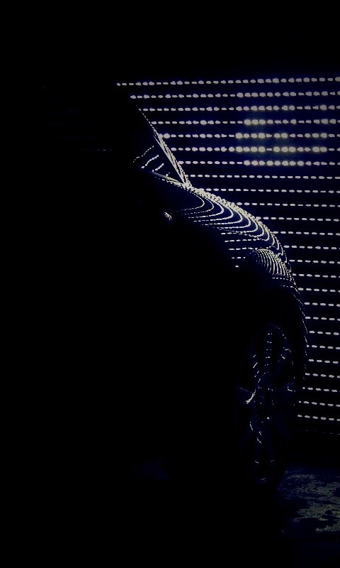 Машина в закрытом гараже обои