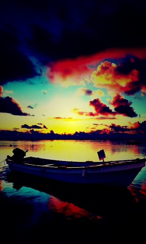 Тучи над озером обои