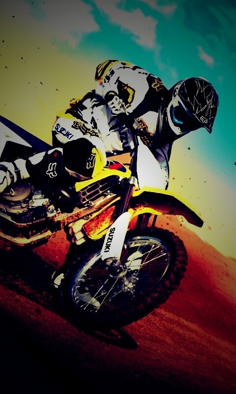 Мотоциклист на кроссовом байке обои