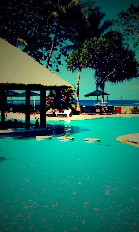 Бассейн отеля обои