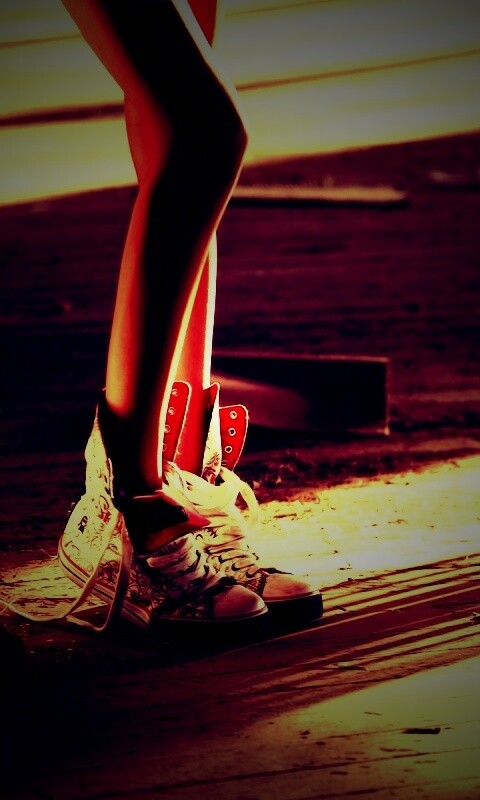 Ножки в кедах обои