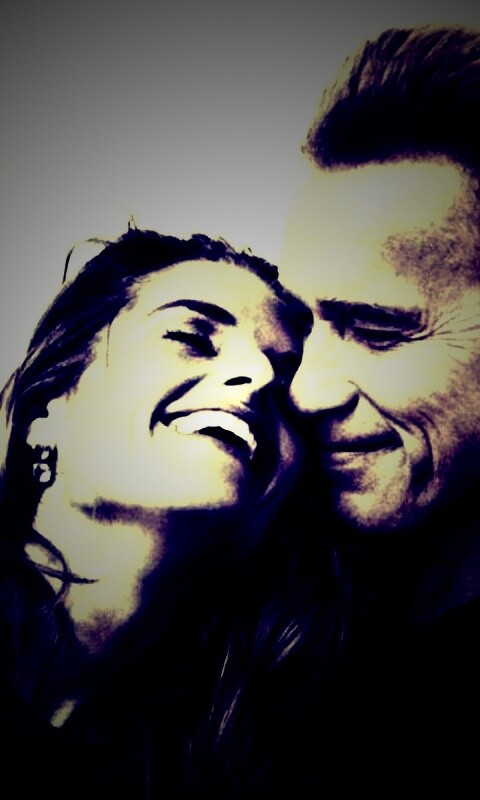 Арнольд Шварцнегер с девушкой обои