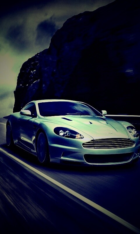 Астон мартин на горной дороге обои