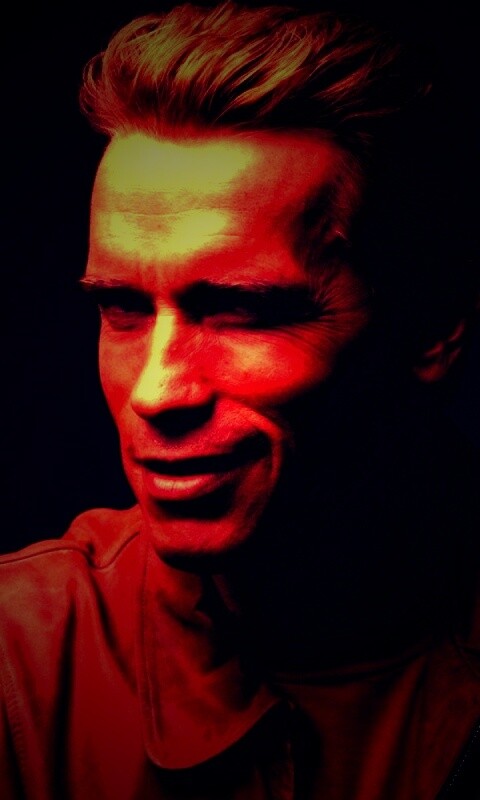 Молодой Арни обои