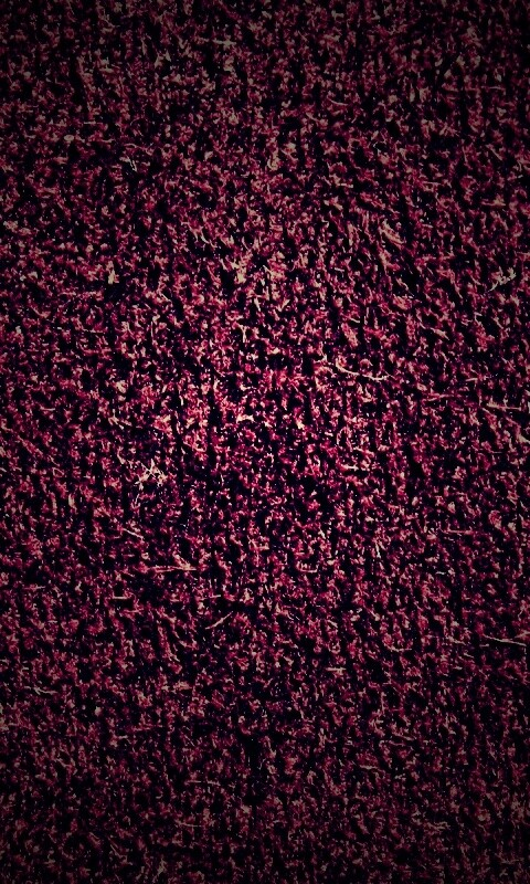 Бордовый ковролин обои