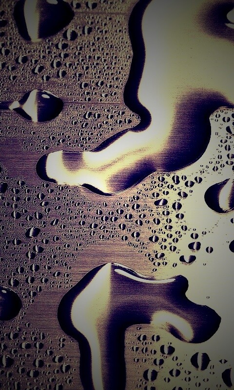 Вода на металлической поверхности обои