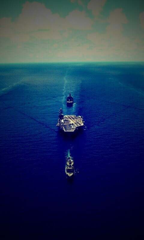 Авианосец с эскортом обои