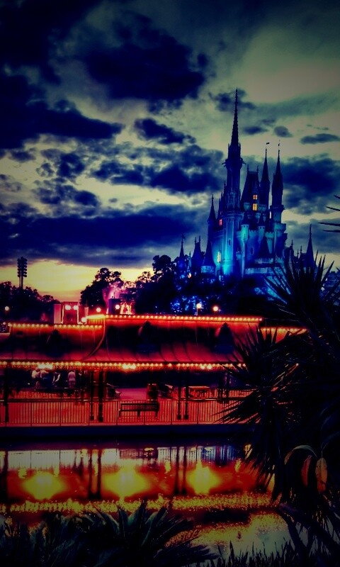 Диснеёленд вечером обои
