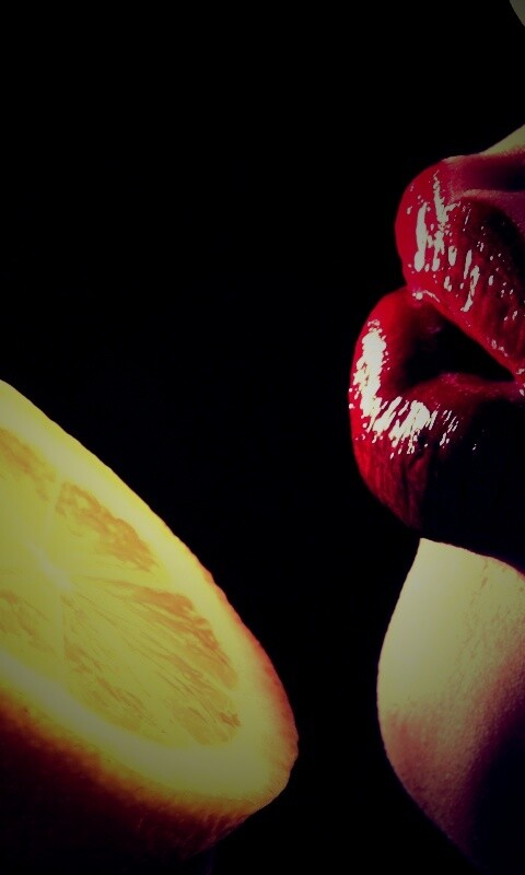 Лимон и губы обои