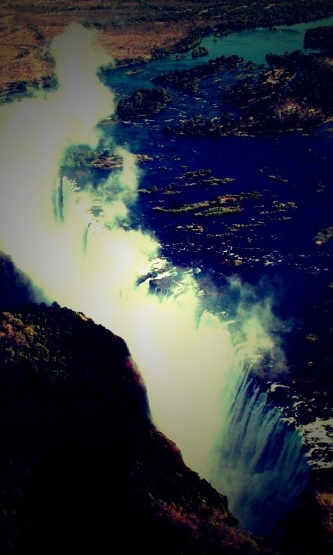 Живописный водопад обои