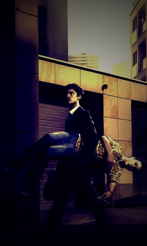 Мужчина с куклой обои