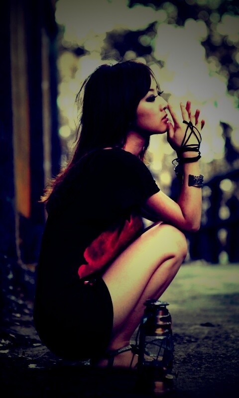 Японская девушка и масляный фонарь обои